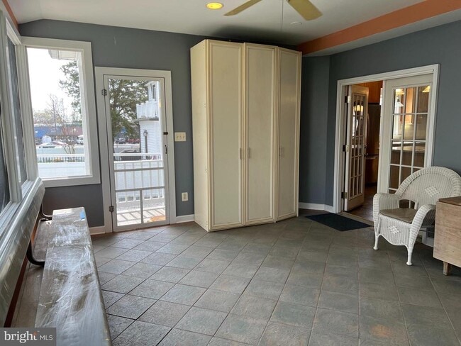 Building Photo - 2237 N Wakefield St