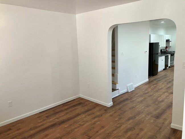 Building Photo - 564 Berkley St