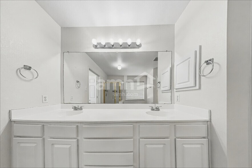 Building Photo - 1135 Trinity Trl