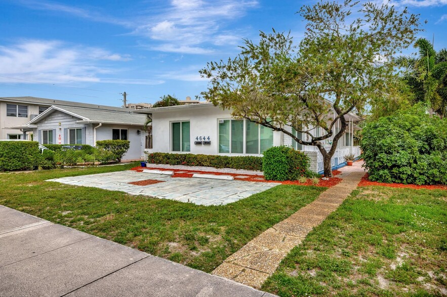 Park in Front - 4644 Poinciana St