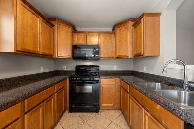 Building Photo - 412 N Grainger Ln