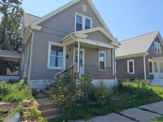 Building Photo - 124 10th St SW