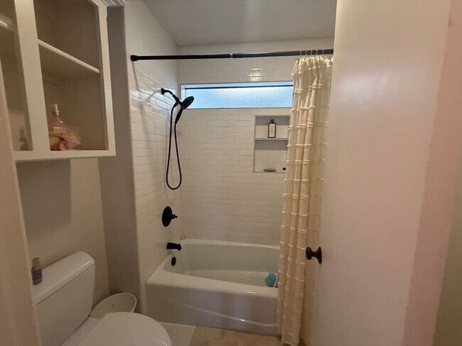 Building Photo - 1925 Bunting Ct