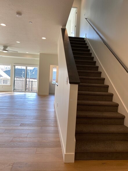 Building Photo - 6996 S Brookhill Dr