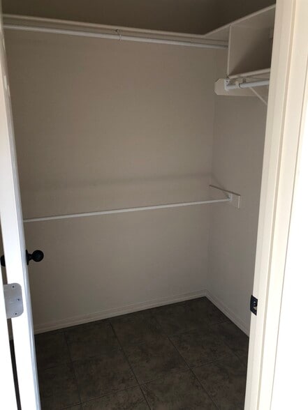 Building Photo - 240 Ashley Dr