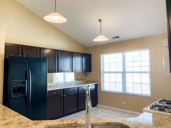Building Photo - 2905 Stonewater Dr