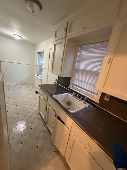 Building Photo - 1039 S Laura Ave