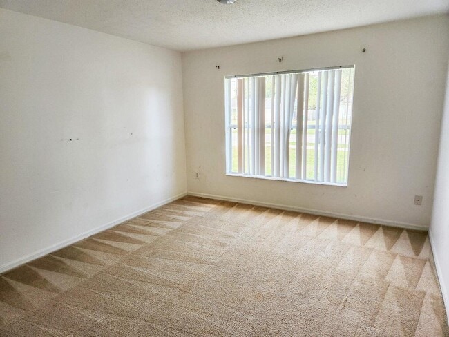 Building Photo - 245 SW Tulip Blvd