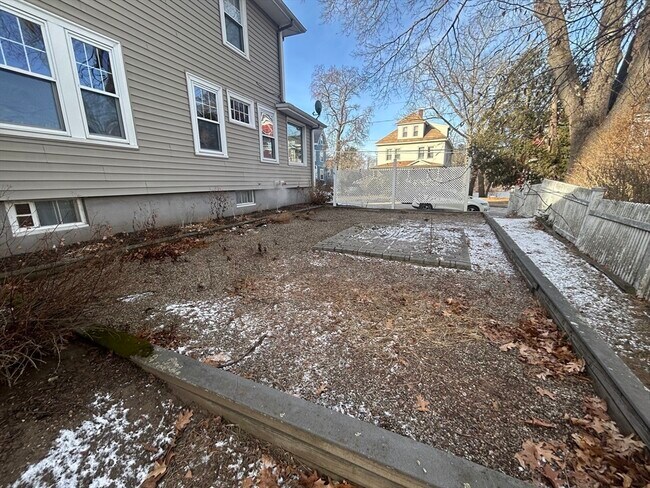 Building Photo - 66 Riverview Ave