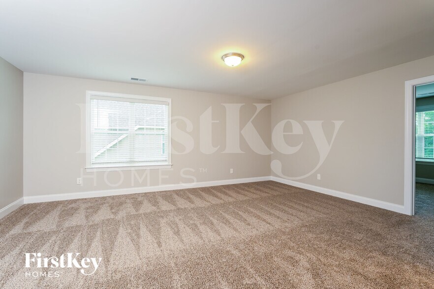 Building Photo - 558 Dorchester St
