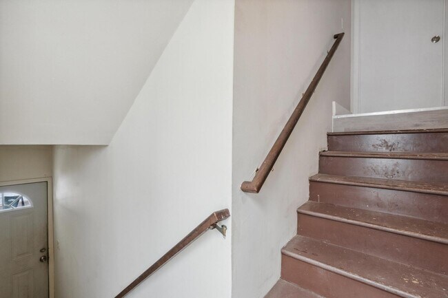 Building Photo - 2 Bedroom Townhouse Apartment- SECTION 8 F...