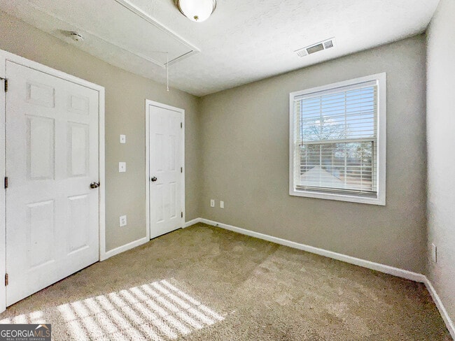 Building Photo - 20 Vintage Dr