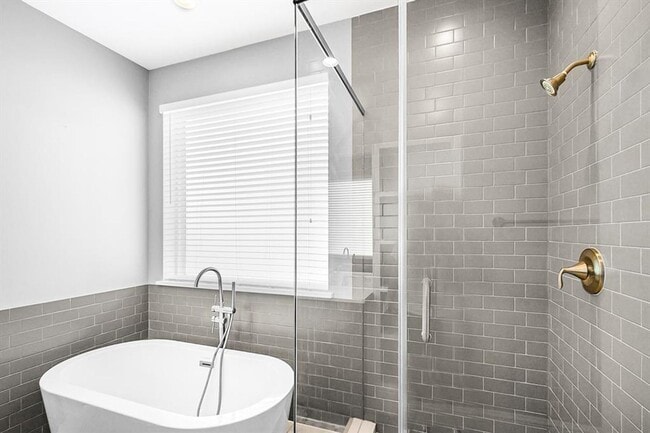 Building Photo - 411 N Nagle St