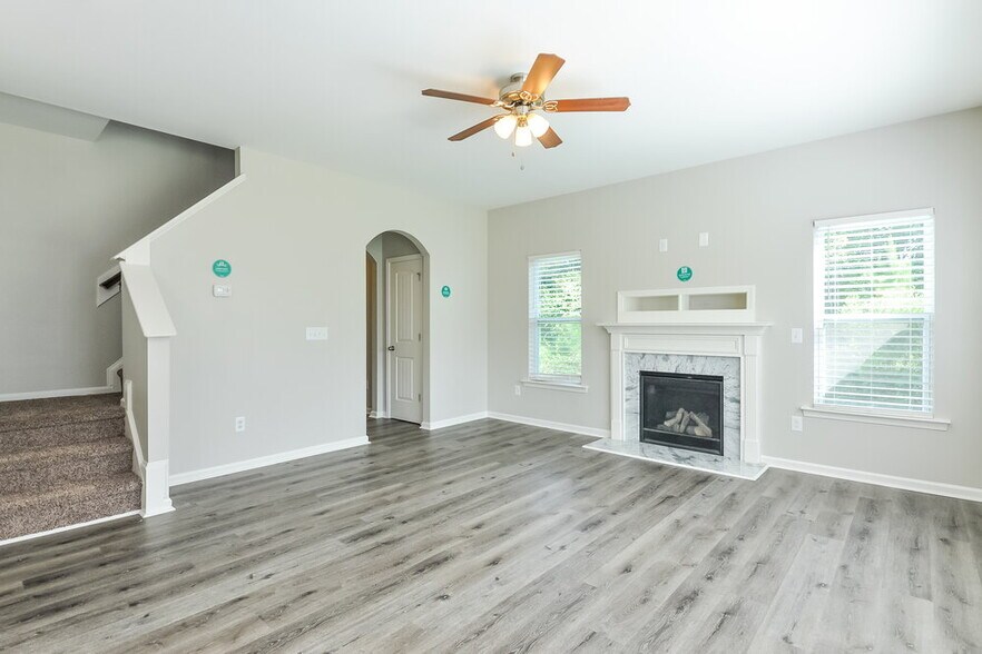 Building Photo - 105 Lakemont Dr