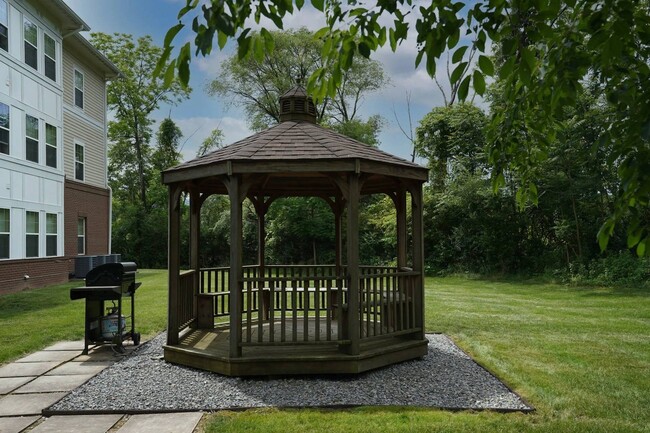 Gazebo - Diamond Pointe