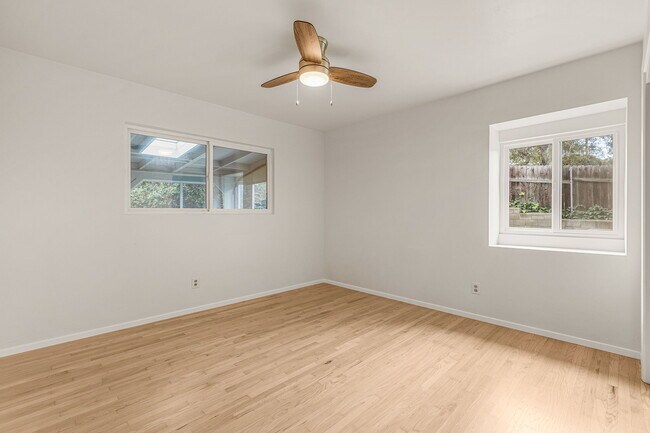 Building Photo - 9351 La Suvida Dr