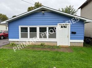 Building Photo - 208-210 1/2 Hartwell