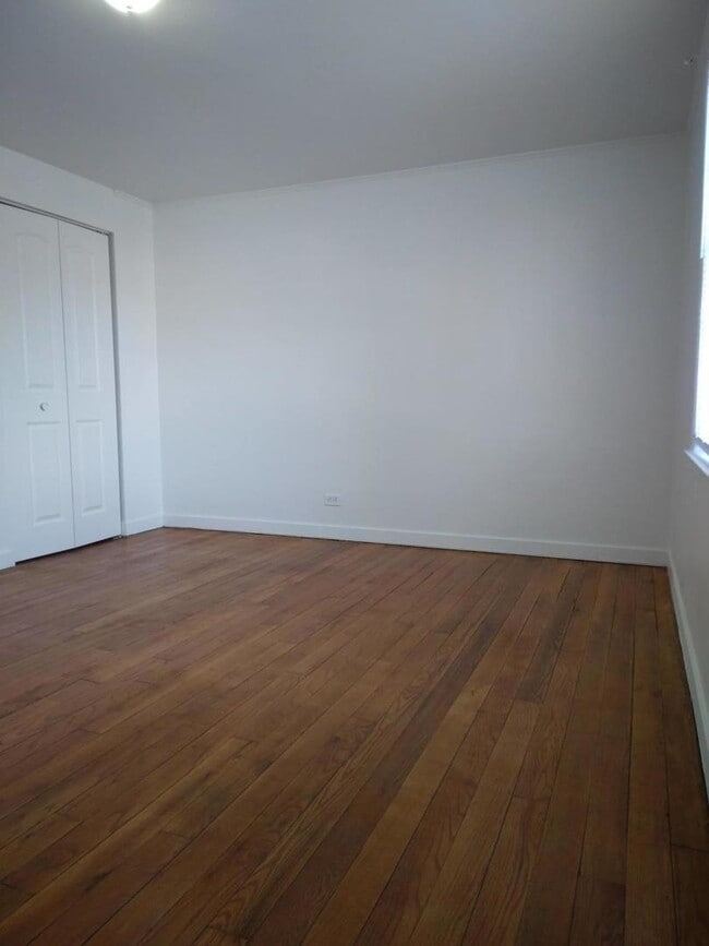 Building Photo - 810 Sullivan Ct