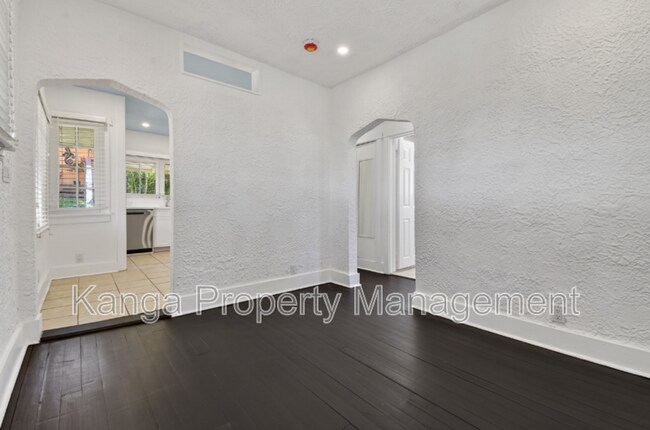 Building Photo - 208 S K St