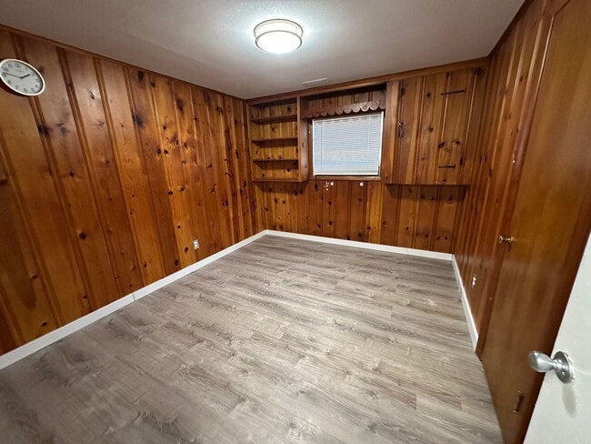 Building Photo - 3 Bedroom 1 Bath Home With A Huge Living R...