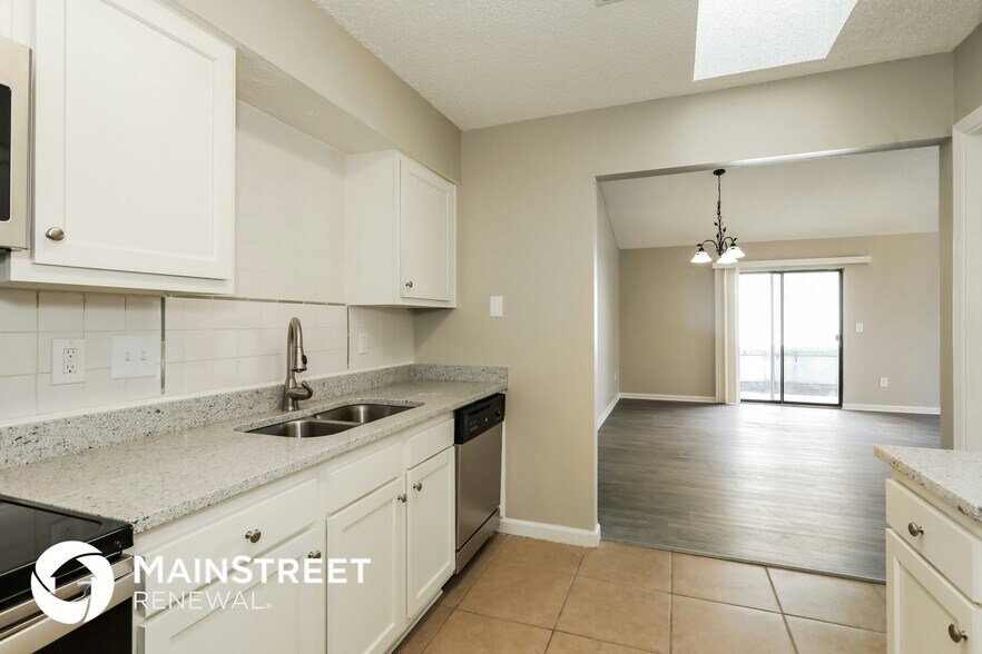 Building Photo - 1852 Manitoba Ct N