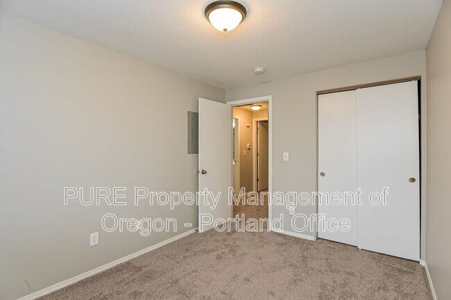 Building Photo - 16106 SE Caruthers St