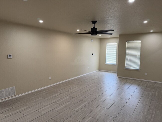 Building Photo - 2611 Littlewood Dr
