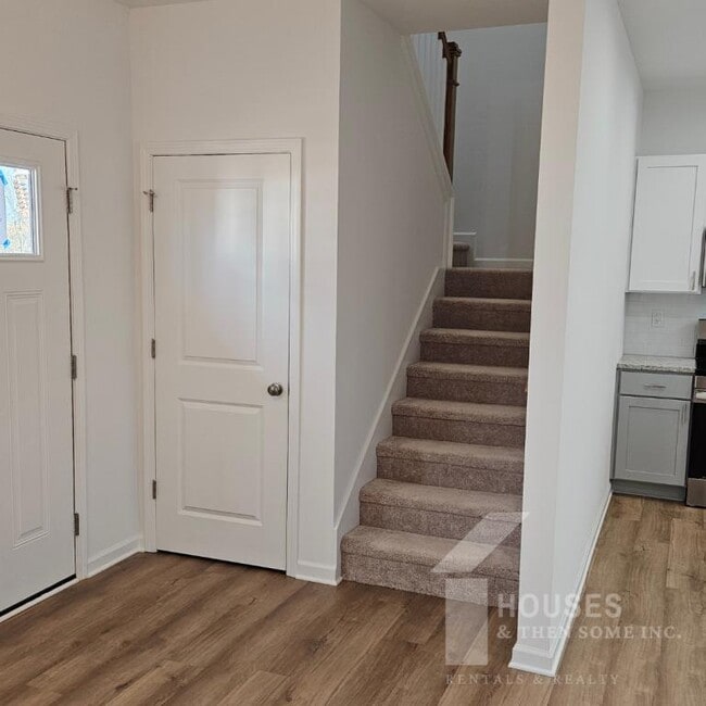 Building Photo - 205 Blackwood St