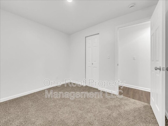 Building Photo - 324 N Hardesty