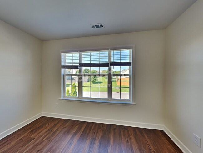 Building Photo - 3047 Romain Trail