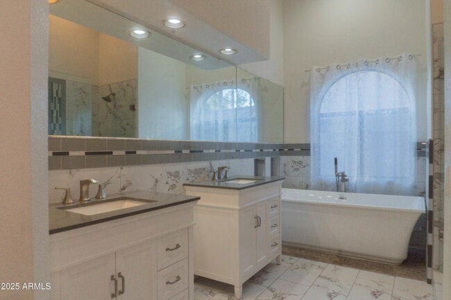 Building Photo - 4933 E Crimson Terrace