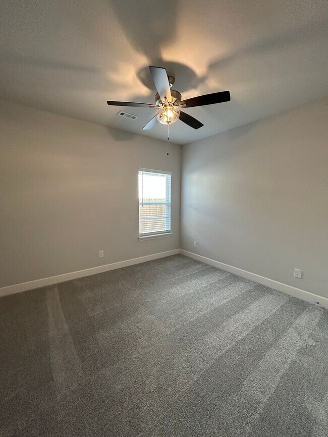 Building Photo - Beautiful Modern Home in Pea Ridge!