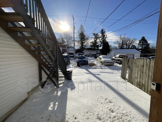 Building Photo - 260 W Jackson St