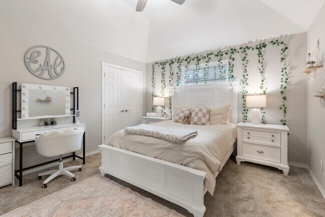 Building Photo - 6223 Pinewood Heights Dr