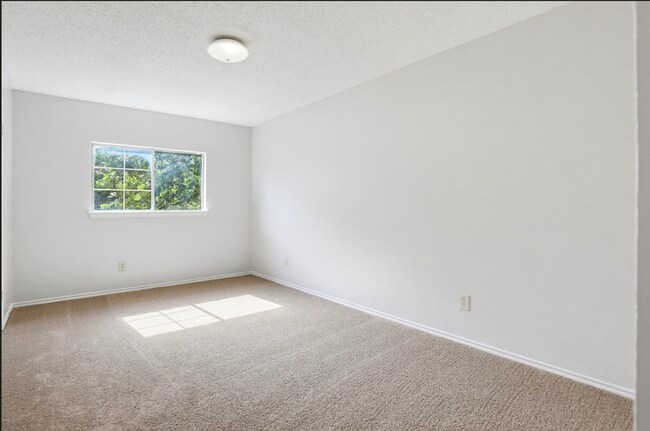 Building Photo - 13922 Villa Camino