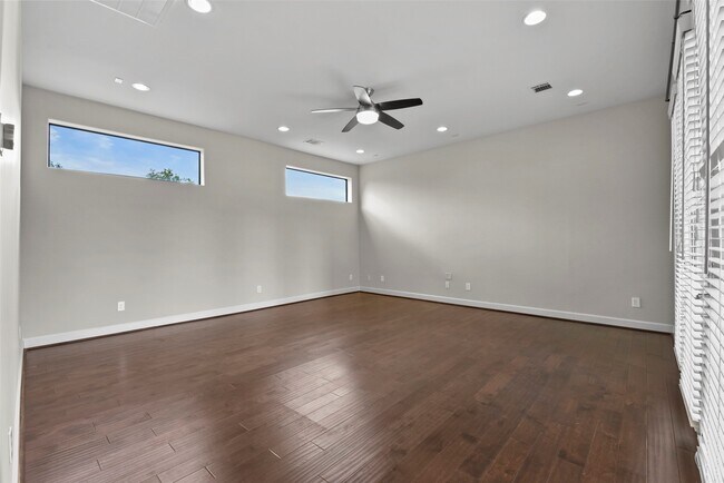 Building Photo - 2109 Winbern St