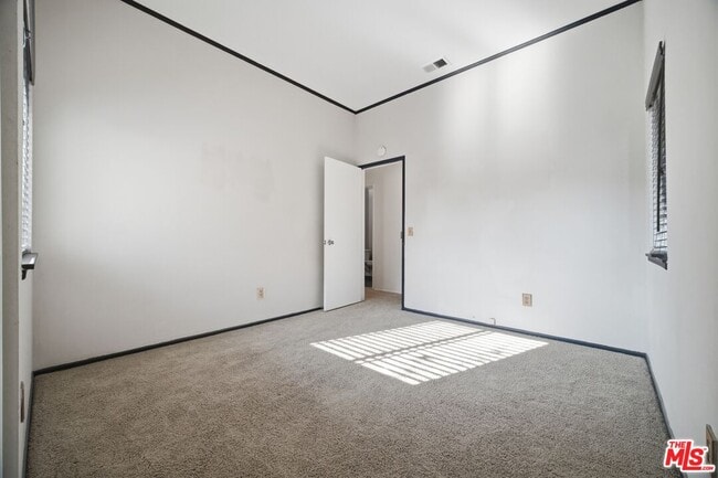 Building Photo - 77 Willowcrest Ln