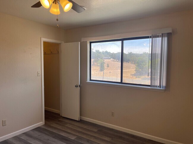 Building Photo - 7846 Jenny Lind Rd