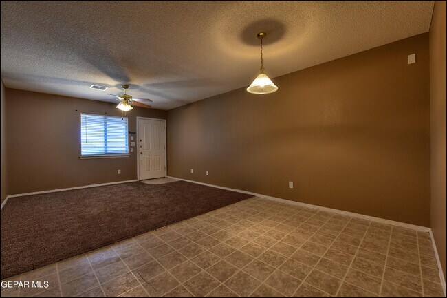 Building Photo - 3404 Blue Earth Ln