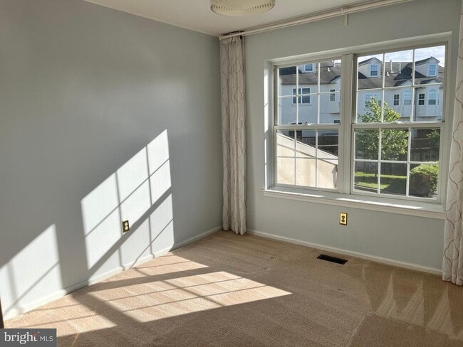 Building Photo - 637 Fawn Cir