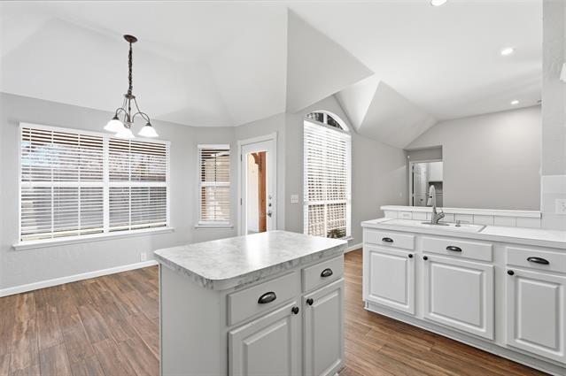 Building Photo - 1202 Defford Ln