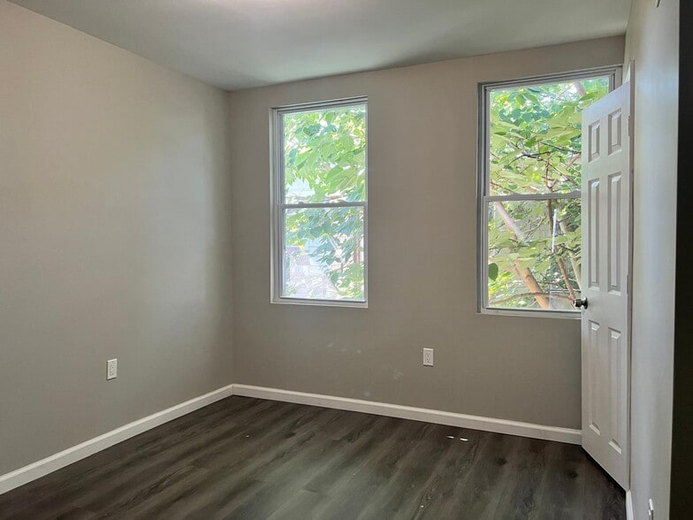 Building Photo - 1343 S Newkirk St