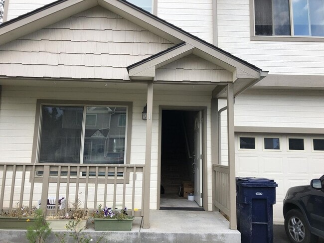 Building Photo - 3 Bed | 2.5 Bath Duplex in Sunrise Villas ...