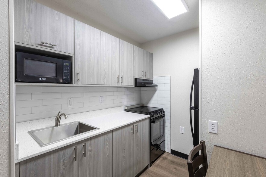 Building Photo - Furnished Studio-Columbia - West - Stoneridge Dr.