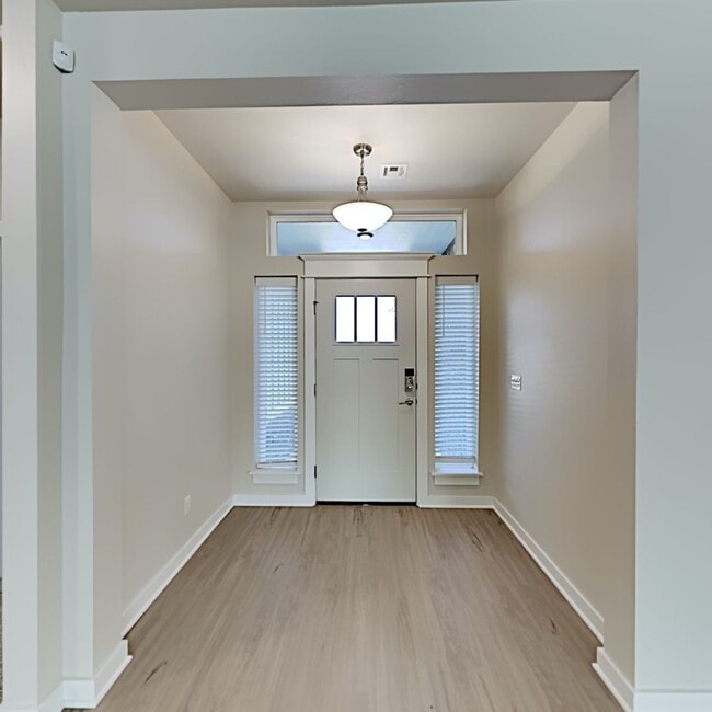 Building Photo - A Nice 3 Bedroom 2.5 Bathroom Custom Home ...