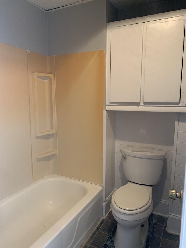 Building Photo - 89 Warner St