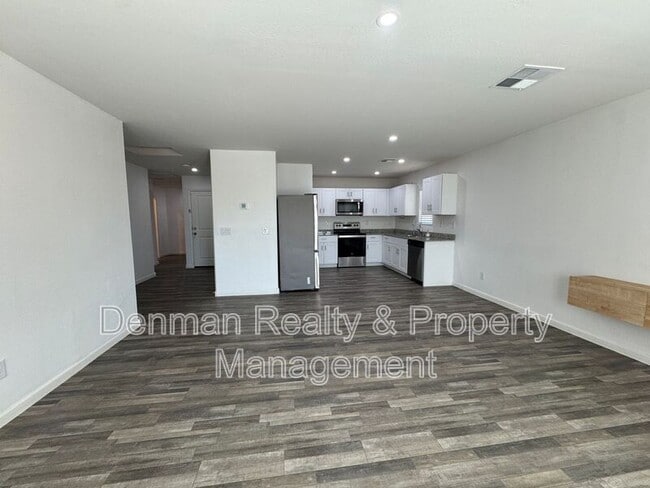 Building Photo - 227 W Douglas Ave