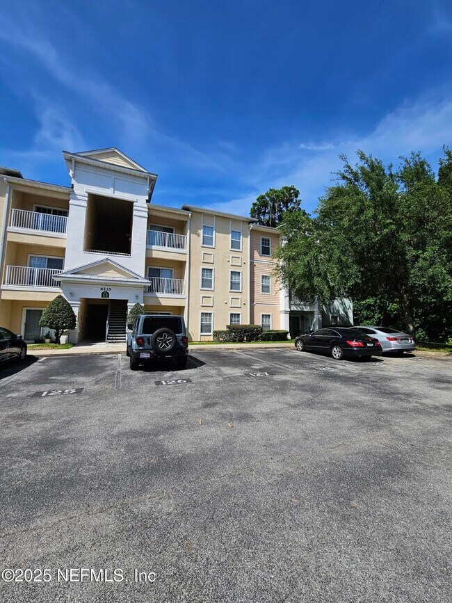 Building Photo - 8235 Lobster Bay Ct