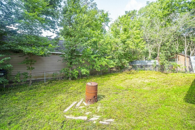 Building Photo - 11579 Persimmon St