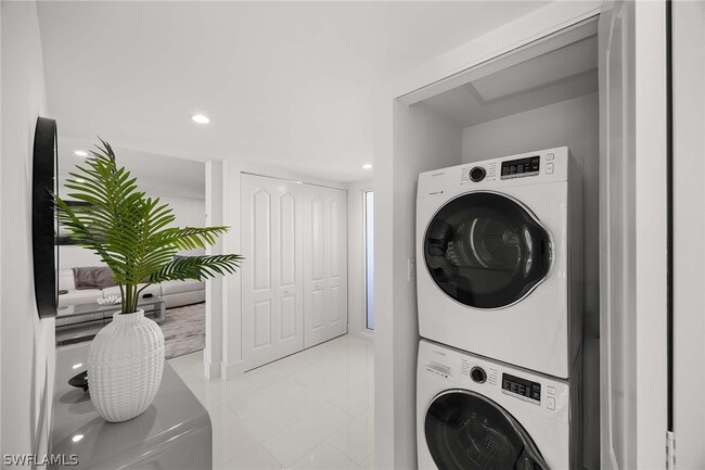 Building Photo - 10475 Gulf Shore Dr